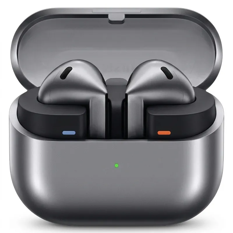 هدفون بلوتوثی سامسونگ مدل Galaxy Buds3 با نویز کنسلینگ فعال (ANC)، نویز کنسلینگ میکروفون (ENC)، درگاه شارژ USB Type-C، با قابلیت اتصال به چند دستگاه، دارای قابلیت صدای 360 درجه، Galaxy AI، میکروفون سه گانه، پشتیبانی از فرمان لمسی، ضد آب و گرد و غبار