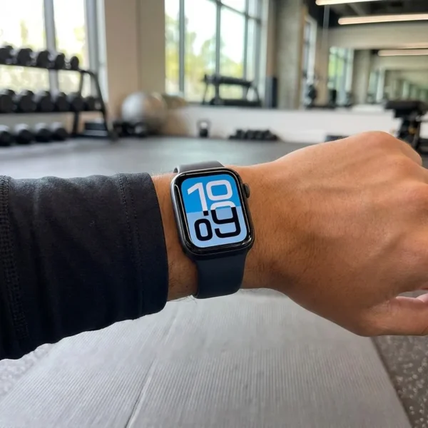 ساعت هوشمند 40 میلی متری اپل مدل SE 3 Aluminum Case با بند سیلیکونی