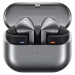 هدفون بلوتوثی سامسونگ مدل Galaxy Buds3 Pro دارای نویز کنسلینگ فعال (ANC)، درگاه شارژ USB Type-C، شارژ بی سیم، با قابلیت اتصال به چند دستگاه، پشتیبانی از فرمان لمسی، پشتیبانی از دستیار صوتی، مقاوم در برابر آب
